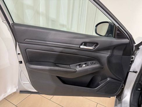 Used 2024 Nissan Altima 2.5 SV image 14