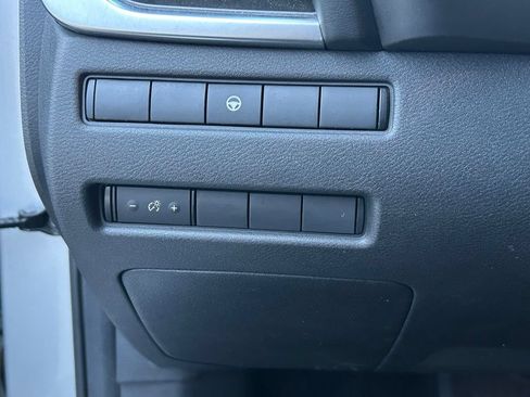Used 2022 Nissan Rogue SV AWD/4WD image 16