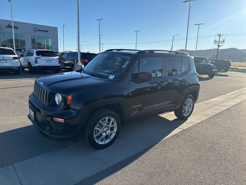 Used 2023 Jeep Renegade Latitude w/ Sun & Fun Group image 4