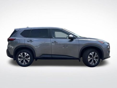 Used 2023 Nissan Rogue SV image 2