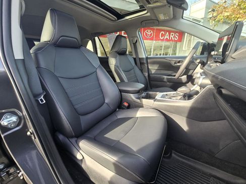 Used 2025 Toyota RAV4 XLE Premium image 15