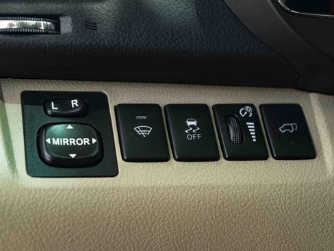 Used 2012 Toyota Highlander Limited FWD image 39