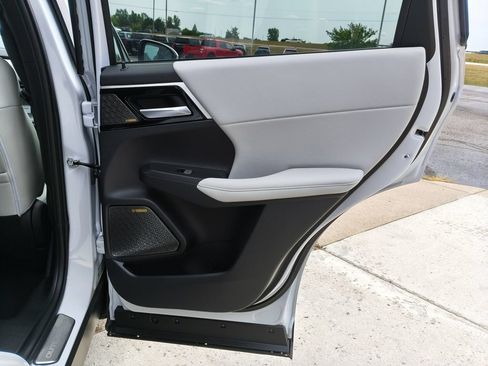 New 2026 Mitsubishi Outlander SE AWD/4WD image 34