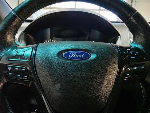 Used 2016 Ford Explorer XLT image 30