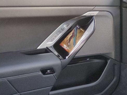 Certified 2024 BMW 760i xDrive w/ Executive Package image 37