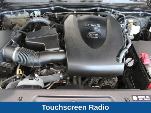 Used 2016 Toyota Tacoma Limited w/ Towing Package AWD/4WD image 10