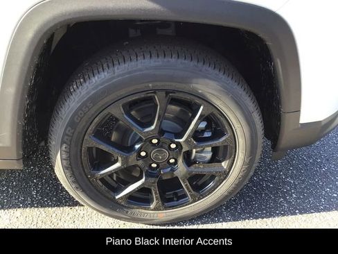 New 2026 Jeep Compass Latitude image 13