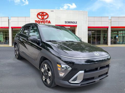 Used 2025 Hyundai Kona SEL FWD image 2