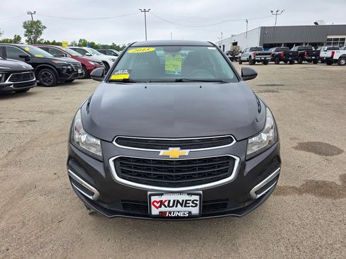 Used 2015 Chevrolet Cruze LT FWD image 2