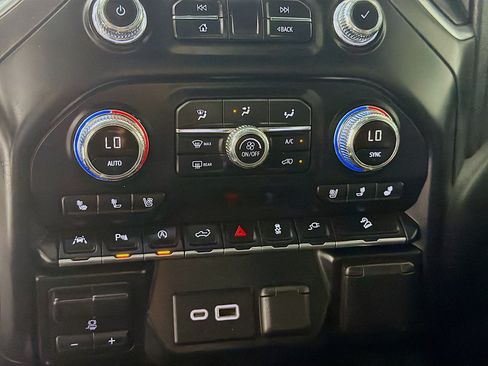 Used 2019 GMC Sierra 1500 AT4 w/ AT4 Premium Package AWD/4WD image 23