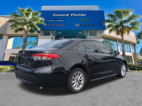 Used 2022 Toyota Corolla LE w/ LE Convenience Package FWD image 5