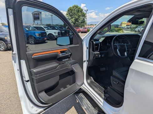 Used 2023 GMC Sierra 1500 Denali w/ Denali Reserve Package AWD/4WD image 9