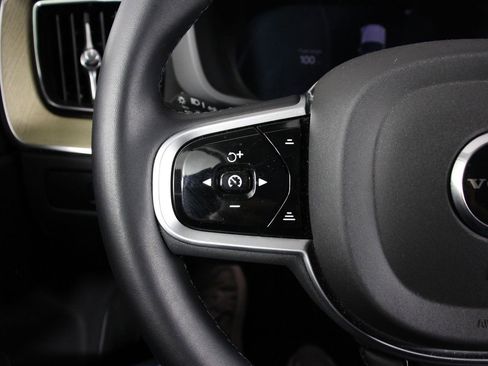 Certified 2026 Volvo XC60 B5 Plus AWD/4WD image 10