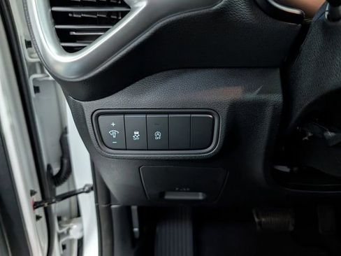 Used 2025 Kia Soul LX image 18