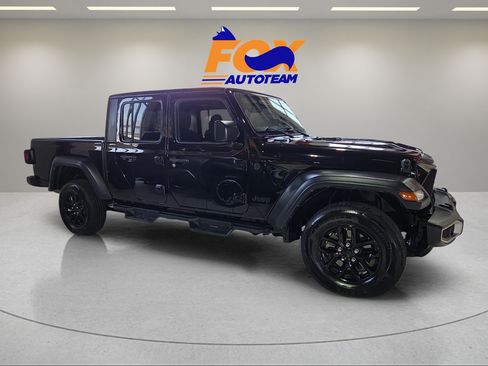 Used 2023 Jeep Gladiator Sport AWD/4WD image 4