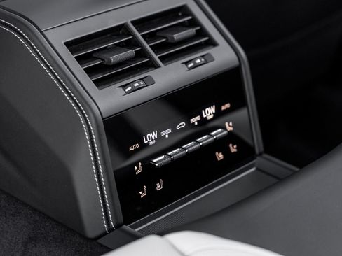Certified 2026 Porsche Panamera 4 AWD/4WD image 30