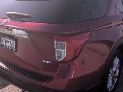 Used 2020 Ford Explorer XLT w/ Equipment Group 202A RWD image 5