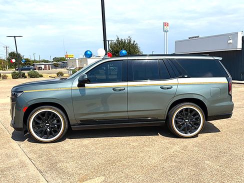 Used 2023 Cadillac Escalade Sport Platinum AWD/4WD image 2