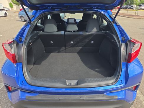 Used 2021 Toyota C-HR XLE FWD image 11