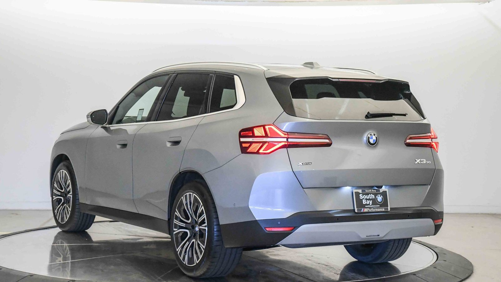 Used 2026 BMW X3 xDrive30i w/ Premium Package AWD/4WD image 2