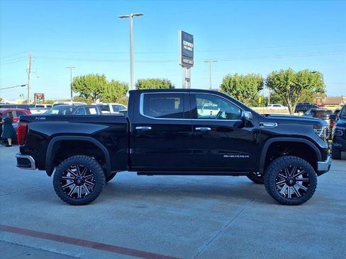 New 2026 GMC Sierra 1500 SLT image 2