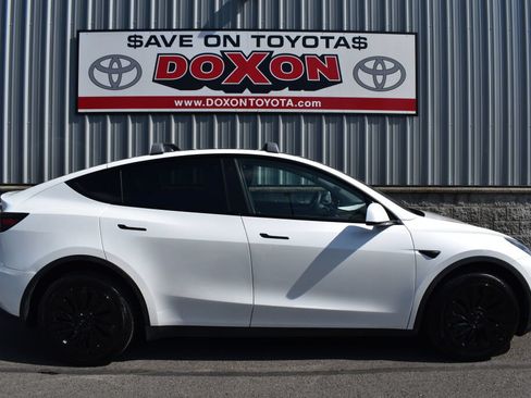 Used 2023 Tesla Model Y Long Range AWD/4WD image 6