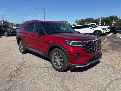 Used 2025 Ford Explorer Platinum AWD/4WD image 1