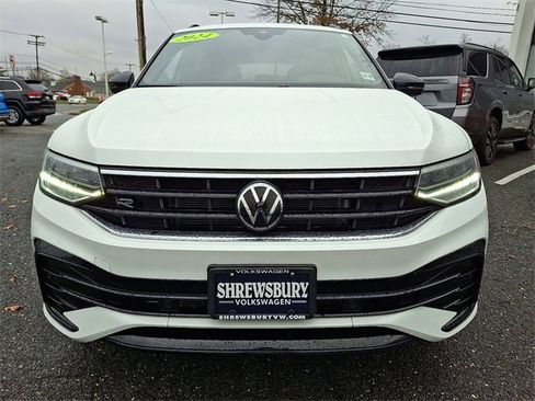 Used 2024 Volkswagen Tiguan SE R-Line image 2