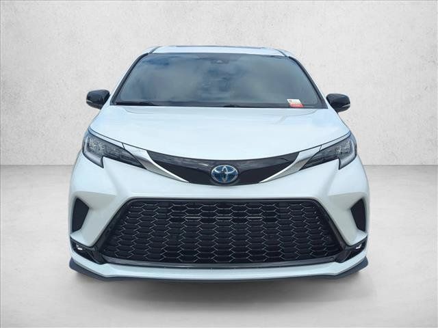 Certified 2023 Toyota Sienna XSE AWD/4WD image 2