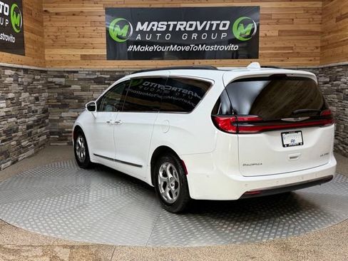 Used 2022 Chrysler Pacifica Limited FWD image 7