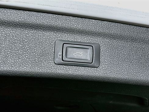 Used 2025 Audi Q3 2.0T Premium AWD/4WD image 28