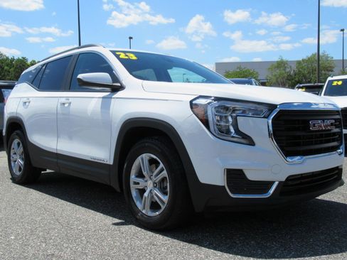 Used 2023 GMC Terrain SLE w/ Driver Convenience Package FWD image 1