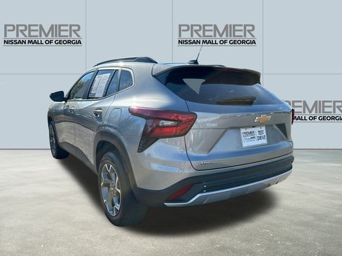 Used 2024 Chevrolet Trax LT w/ Driver Confidence Package image 7