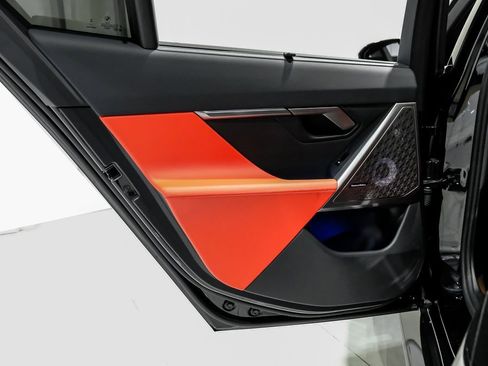 Used 2025 BMW M5 w/ Carbon Package image 46