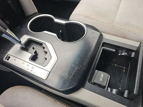 Used 2014 Toyota Camry L image 20