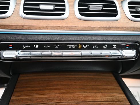 Used 2025 Mercedes-Benz GLE 450e 4MATIC w/ Winter Package image 18