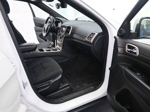Used 2017 Jeep Grand Cherokee Laredo AWD/4WD image 17