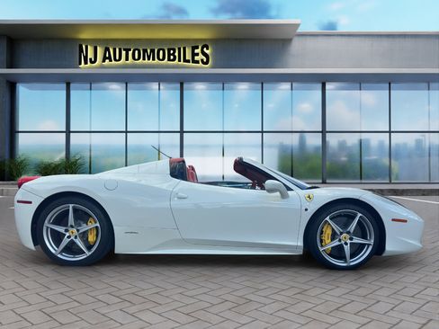 Used 2013 Ferrari 458 Spider image 8