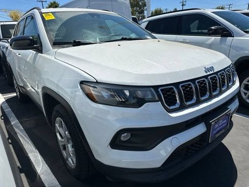 Used 2024 Jeep Compass Latitude AWD/4WD image 1