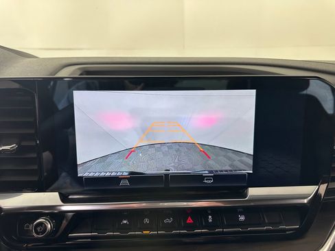 Used 2024 GMC Sierra 1500 SLT image 30