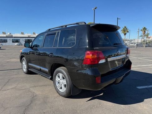 Used 2014 Toyota Land Cruiser image 4