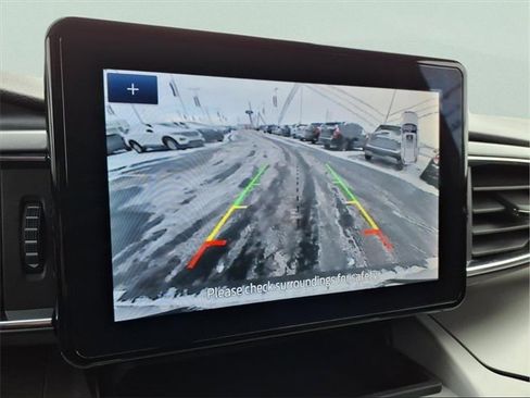 Used 2022 Ford Explorer XLT w/ Equipment Group 202A image 19