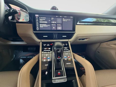 Used 2019 Porsche Cayenne AWD/4WD image 22