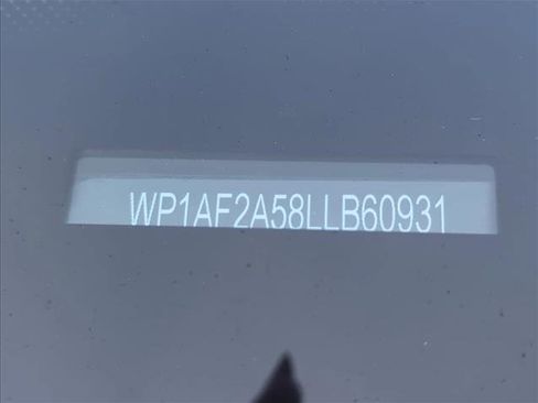 Used 2020 Porsche Macan Turbo image 28