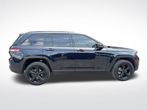 Used 2024 Jeep Grand Cherokee Limited w/ Black Appearance Package AWD/4WD image 7