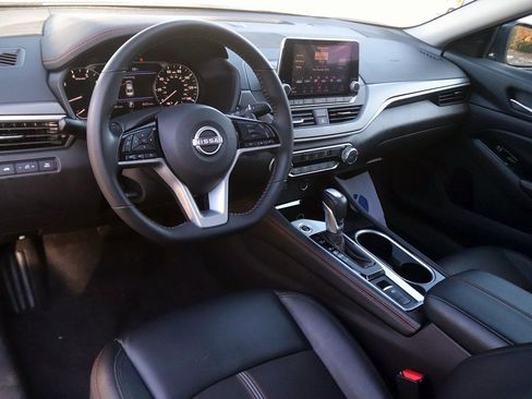 Used 2025 Nissan Altima 2.5 SR image 13