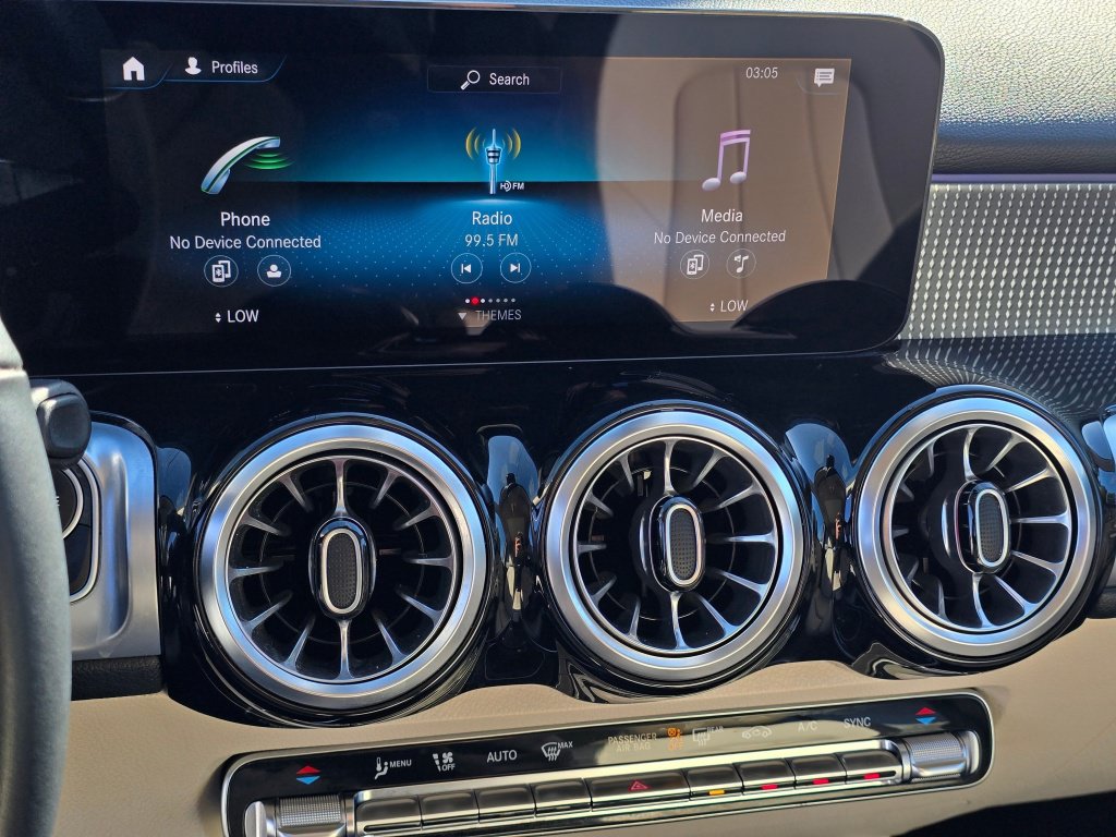 Used 2023 Mercedes-Benz GLB 250 w/ Premium Package image 15