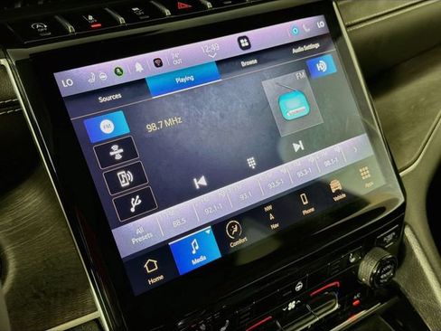 Used 2023 Jeep Grand Cherokee L Limited AWD/4WD image 15