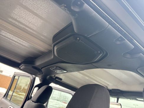 Used 2023 Jeep Gladiator Willys image 28