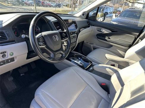 Used 2019 Honda Pilot Touring image 4
